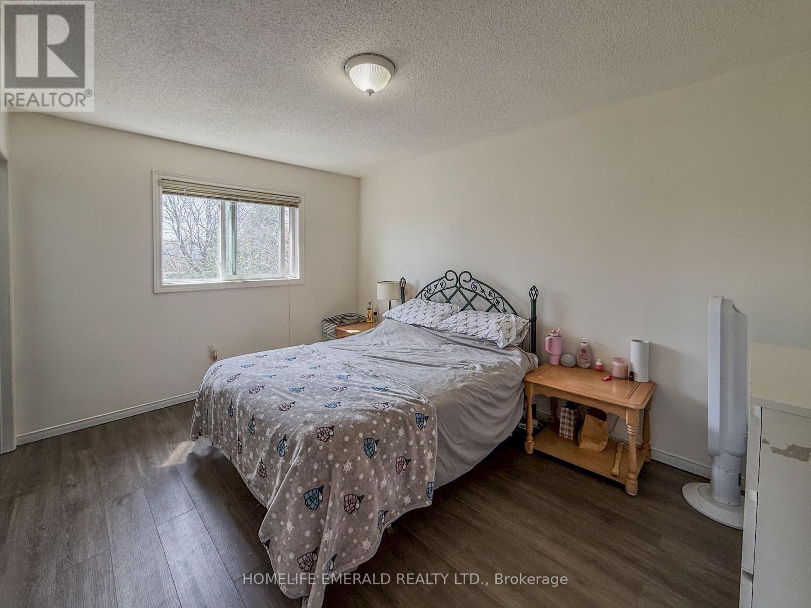 1 POTTER CRESCENT - 19