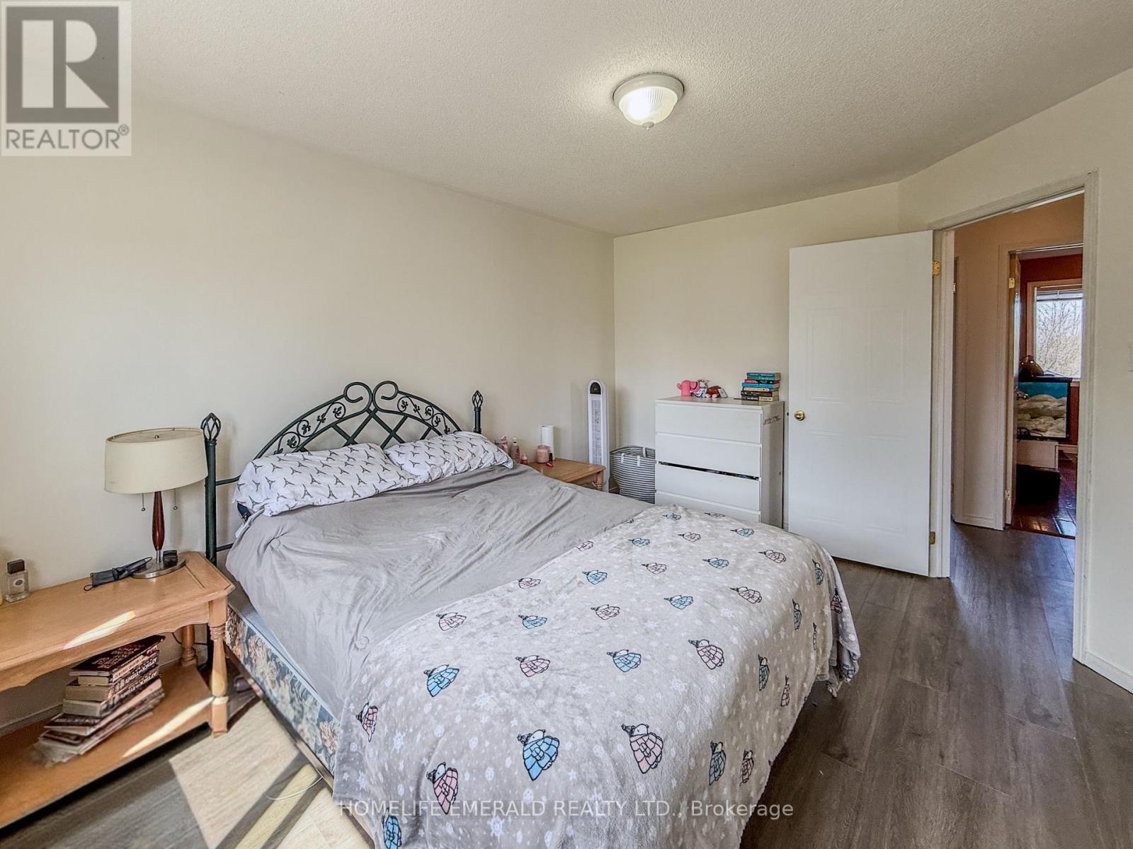 1 POTTER CRESCENT - 20