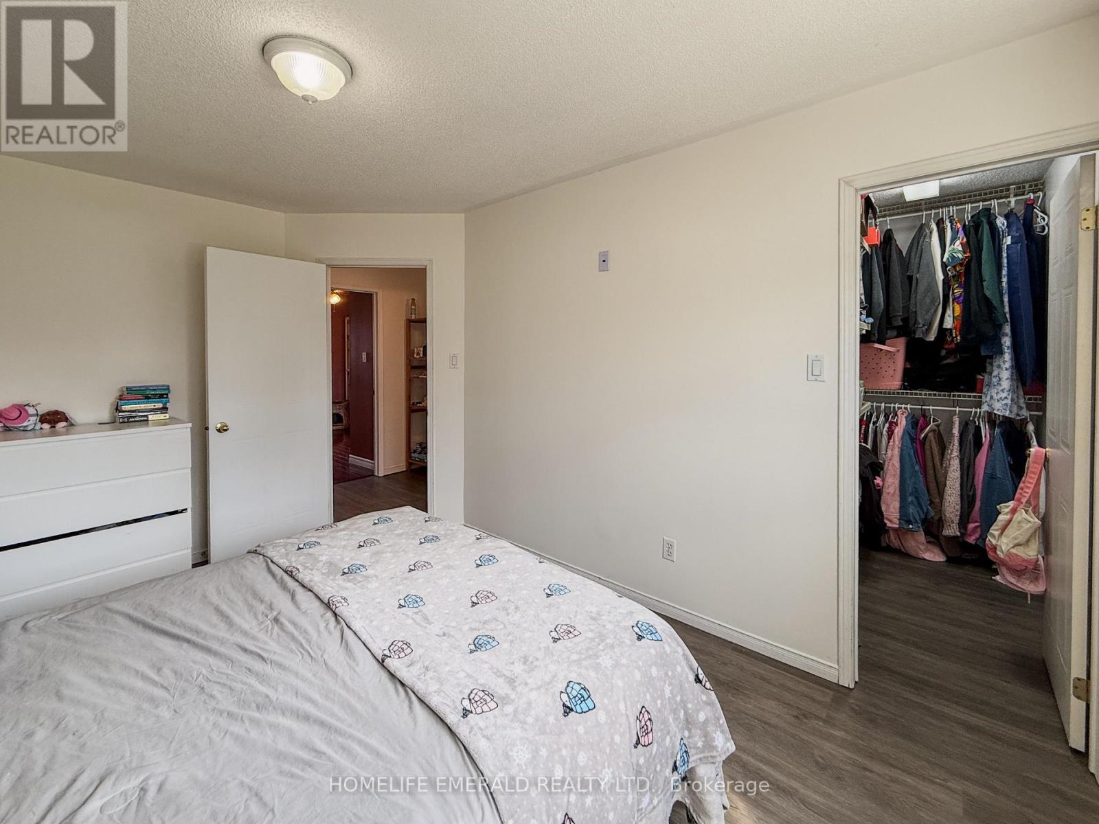 1 POTTER CRESCENT - 21