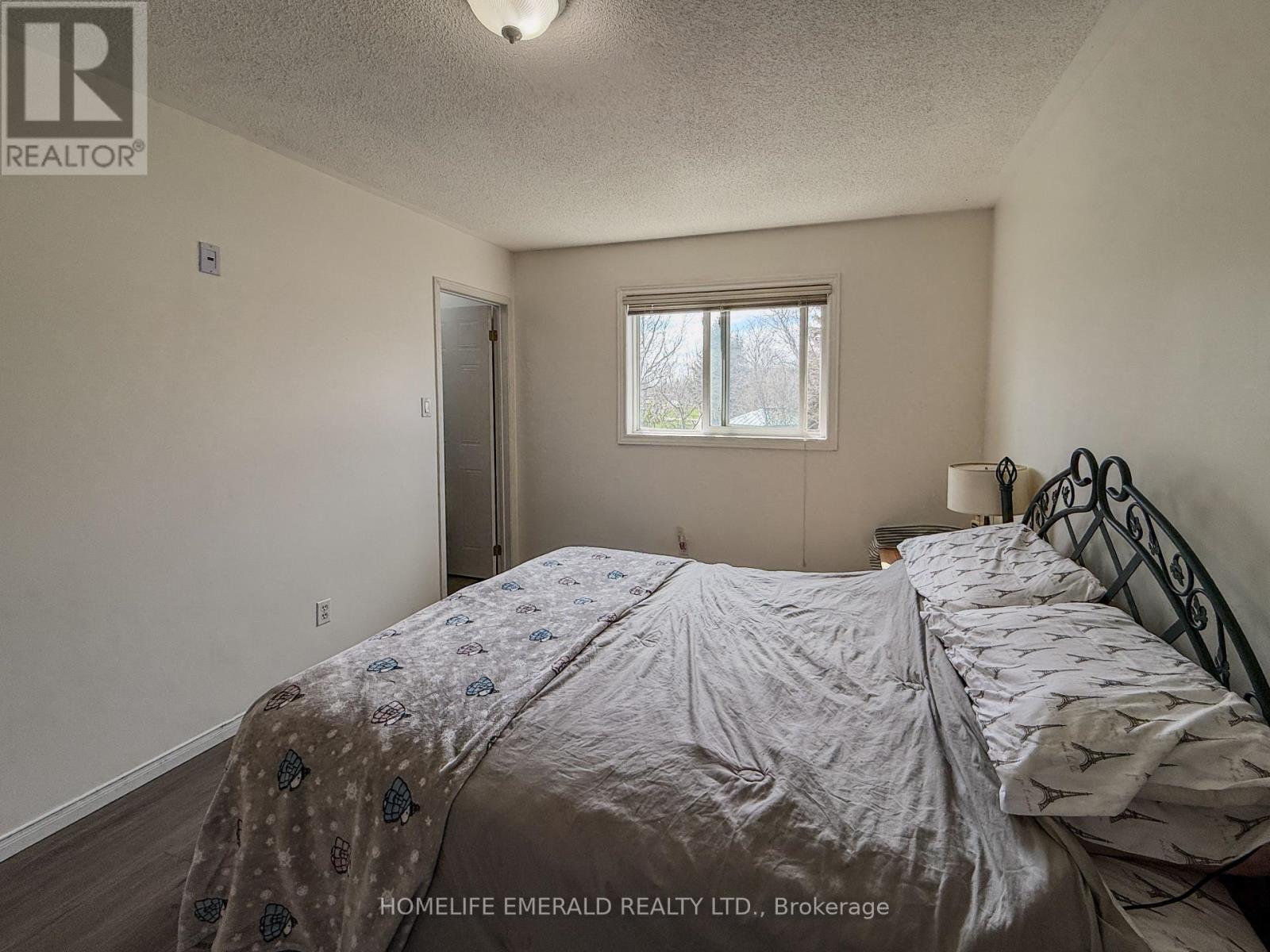 1 POTTER CRESCENT - 22