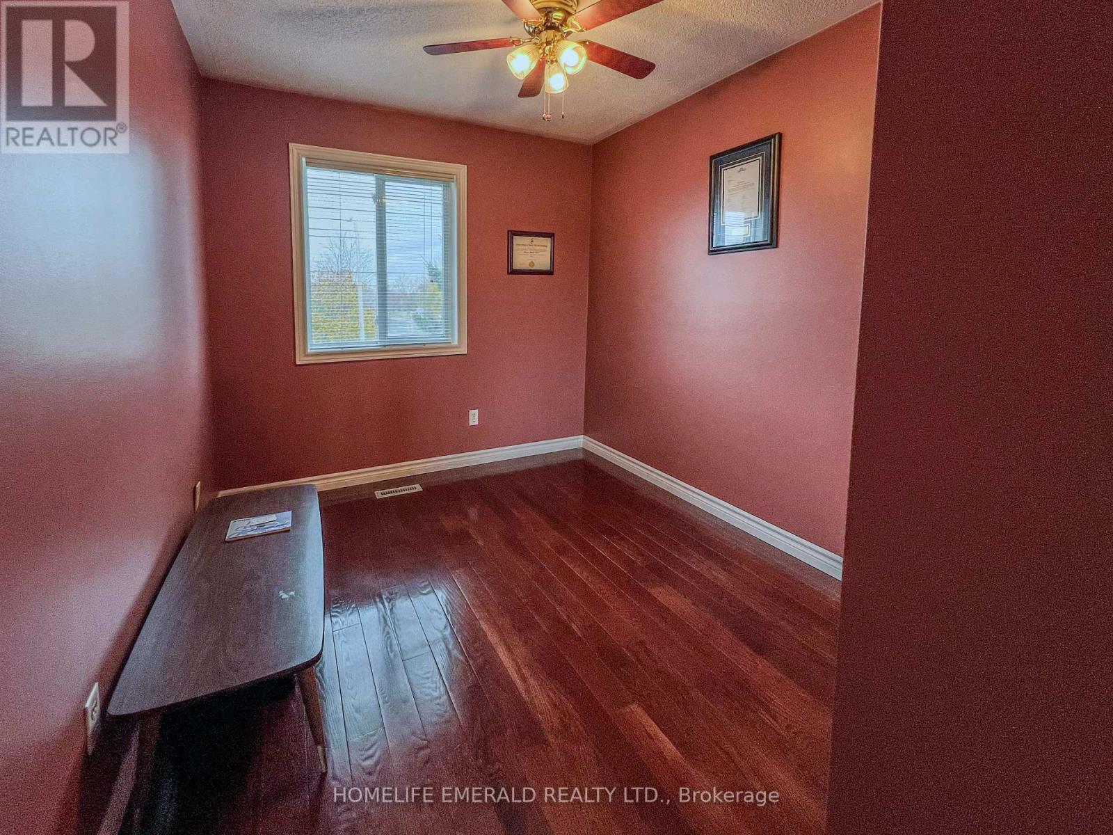 1 POTTER CRESCENT - 24