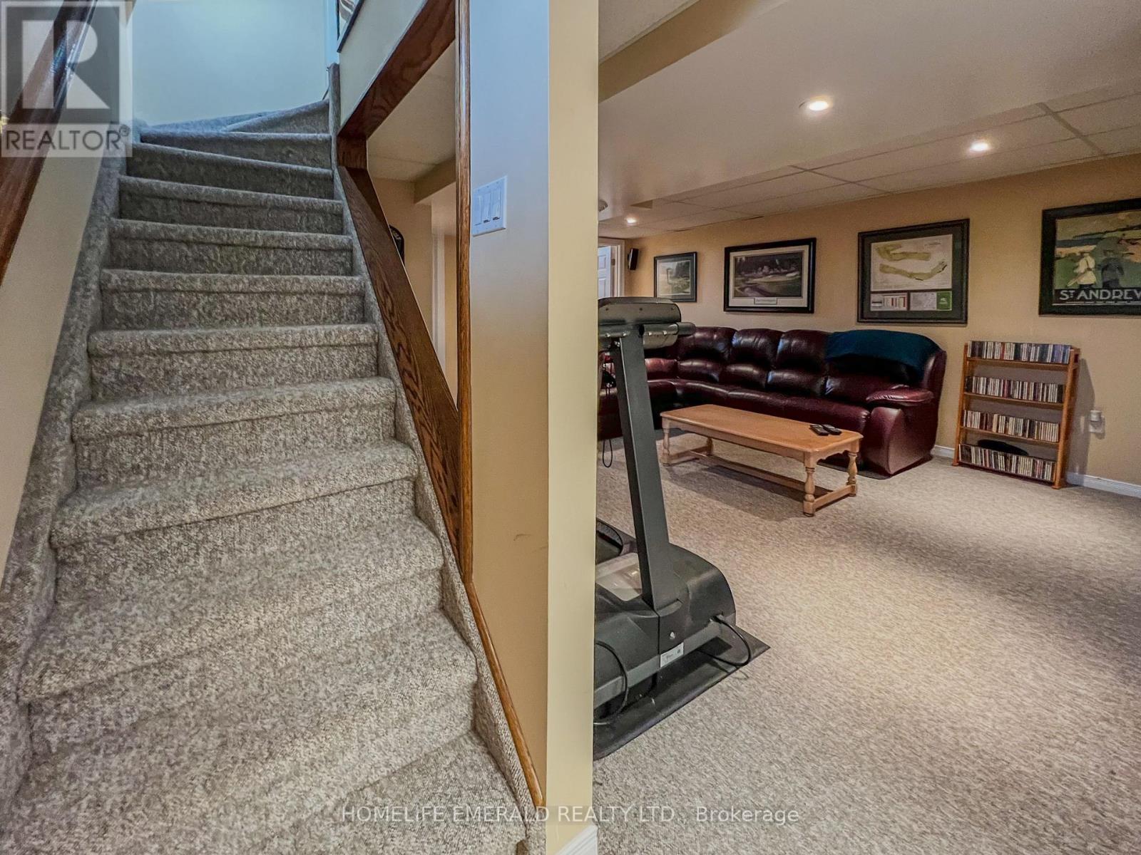 1 POTTER CRESCENT - 27