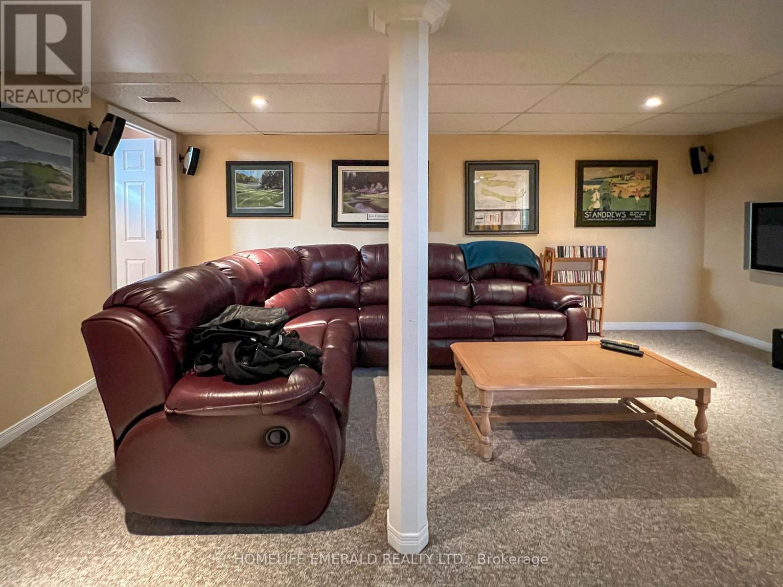 1 POTTER CRESCENT - 34