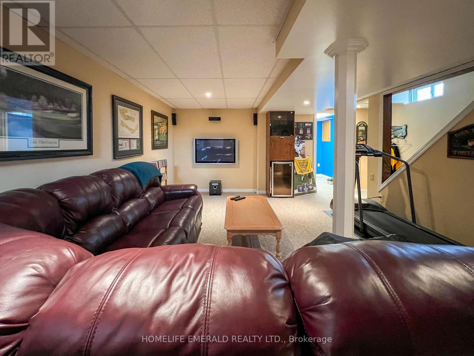 1 POTTER CRESCENT - 36