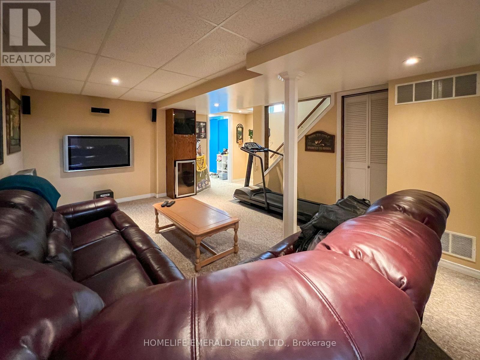 1 POTTER CRESCENT - 37