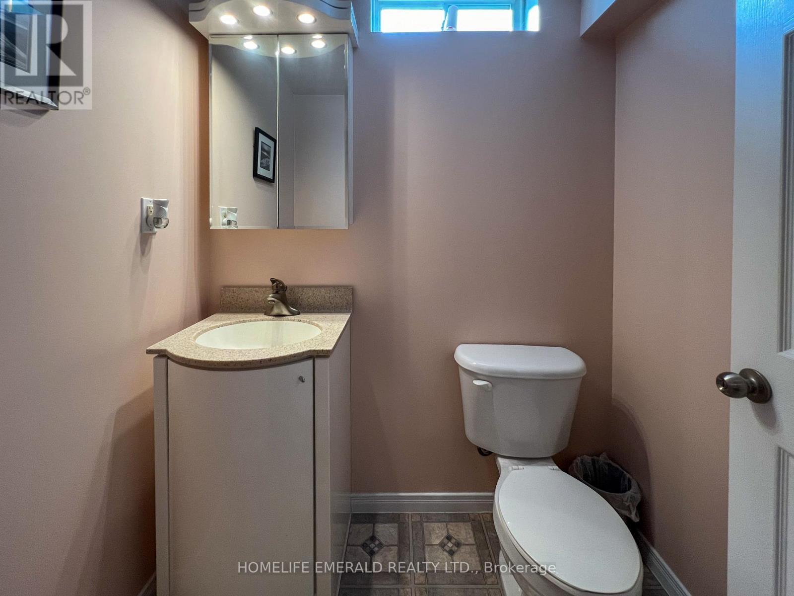 1 POTTER CRESCENT - 38