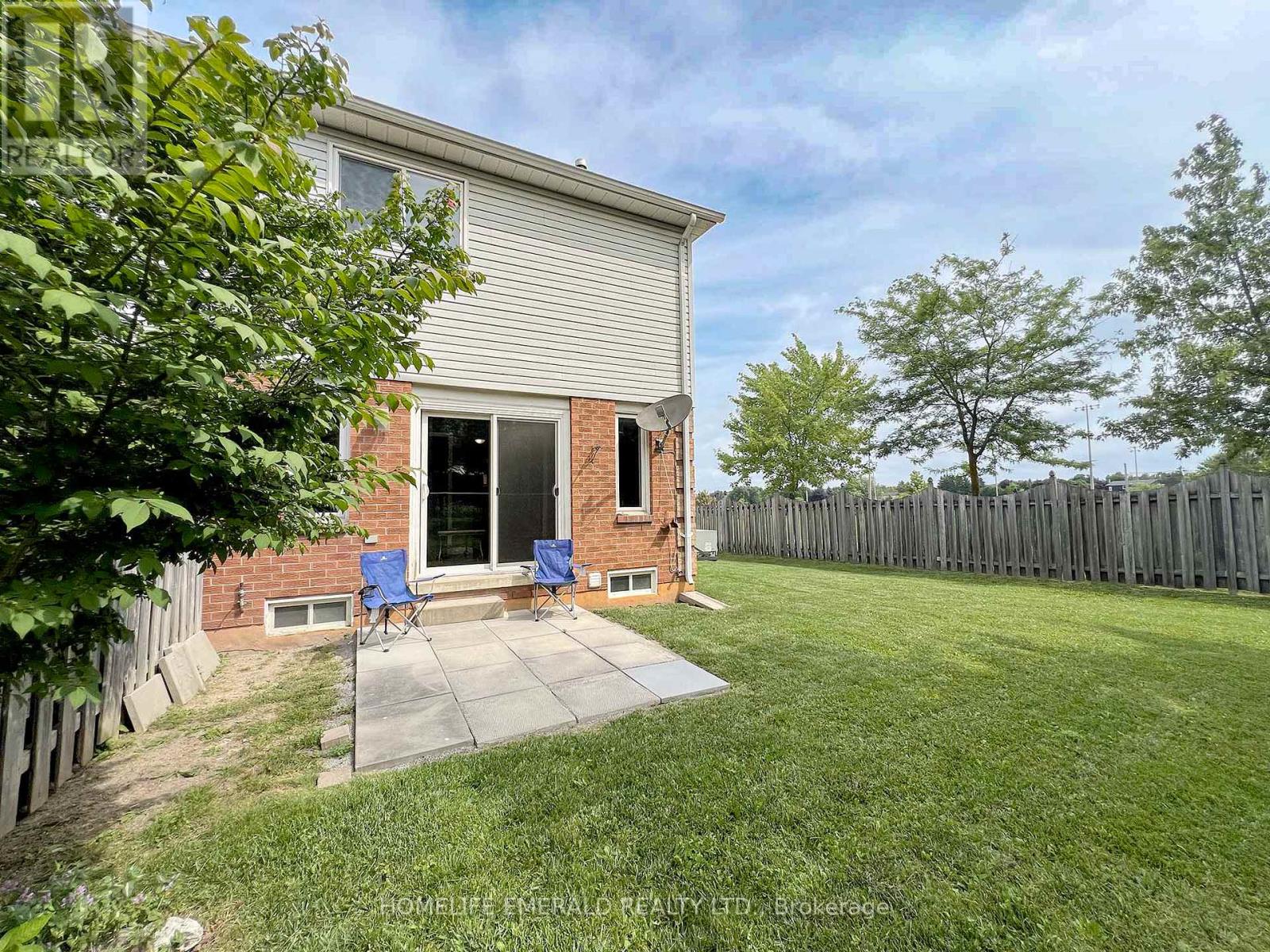 1 POTTER CRESCENT - 39