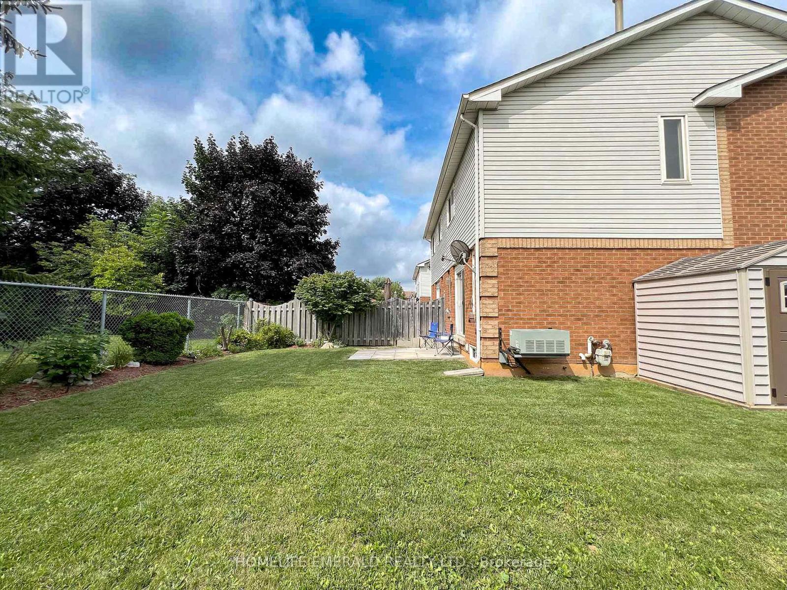 1 POTTER CRESCENT - 42