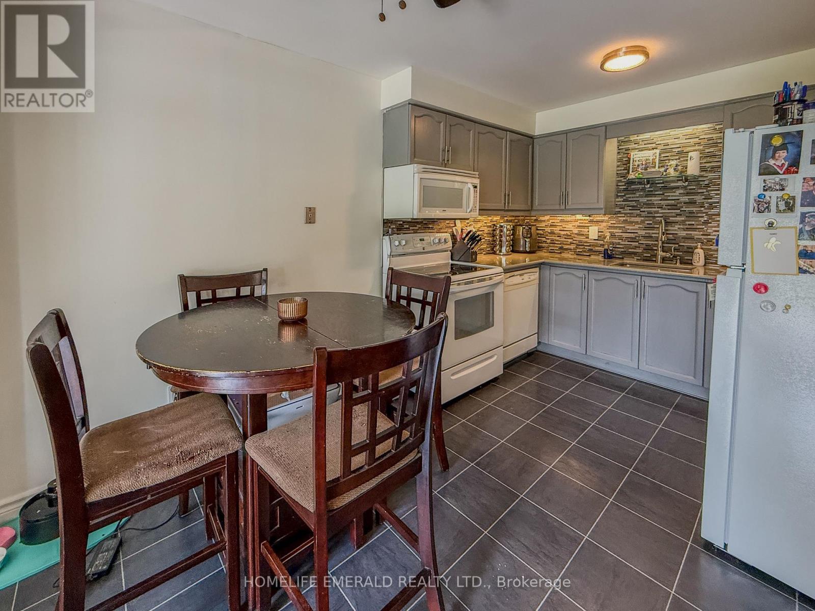 1 POTTER CRESCENT - 9