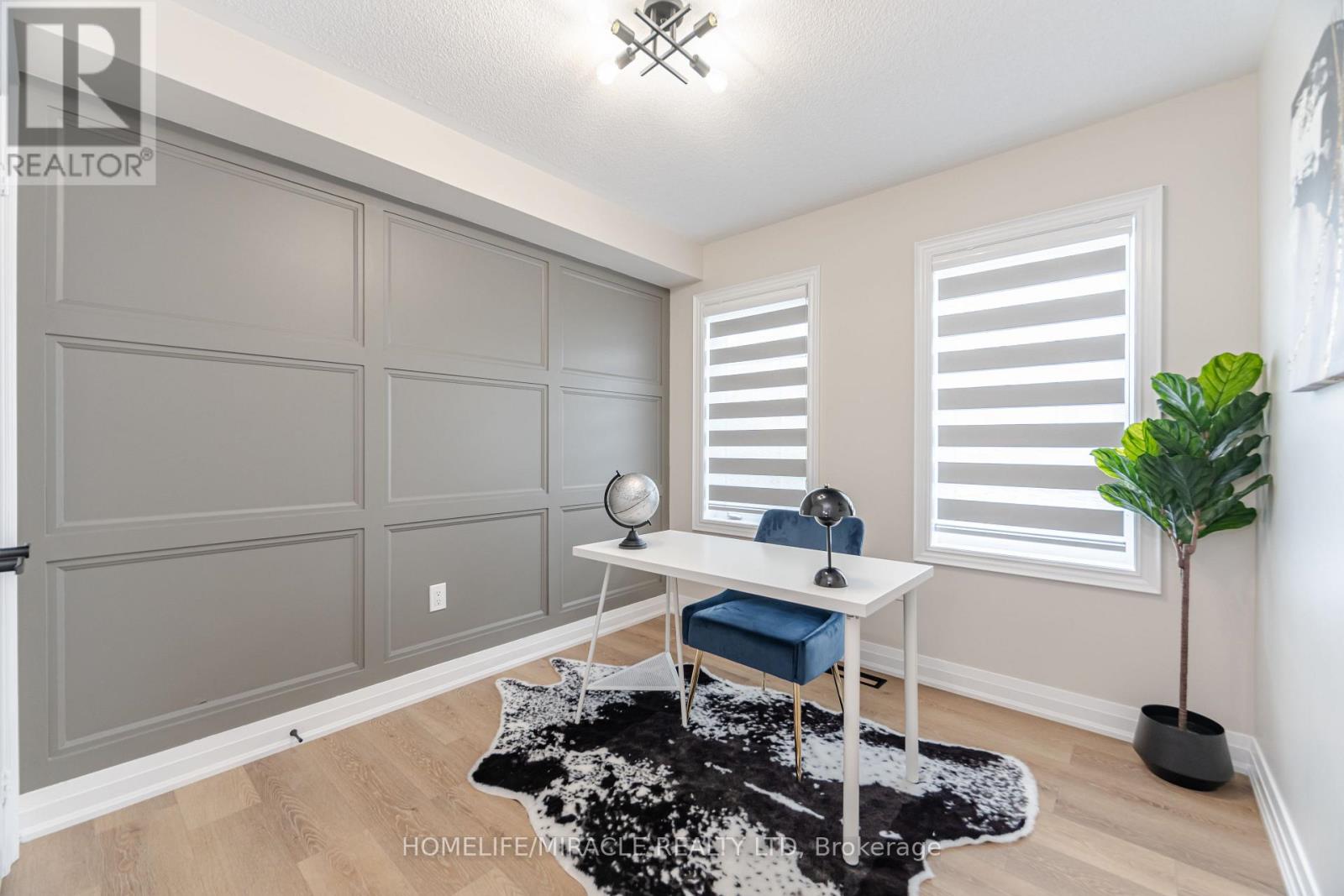 28 SUSSEXVALE DRIVE - 21