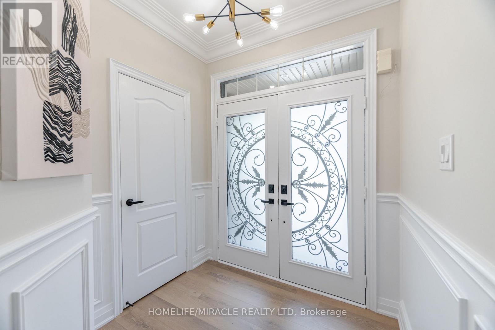 28 SUSSEXVALE DRIVE - 3