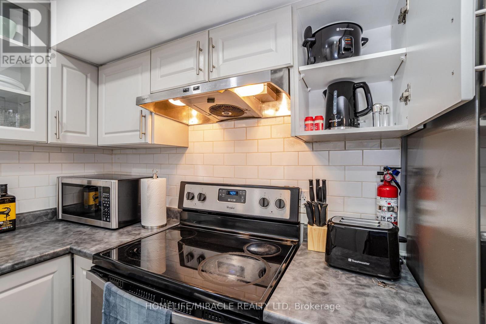 28 SUSSEXVALE DRIVE - 39