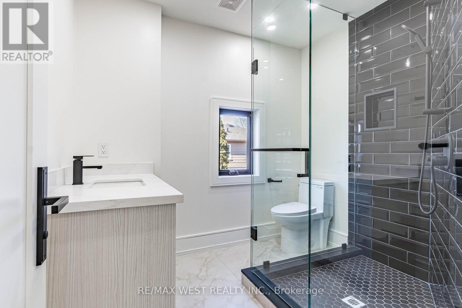 29 BLAKETON ROAD - 24