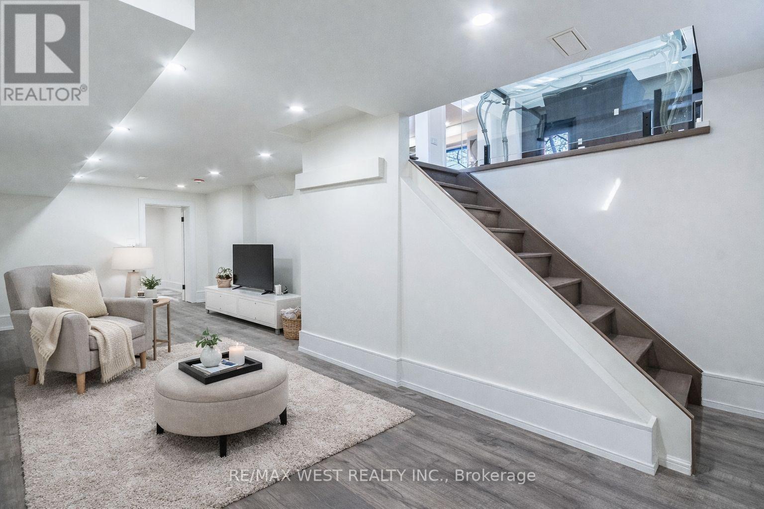 29 BLAKETON ROAD - 25