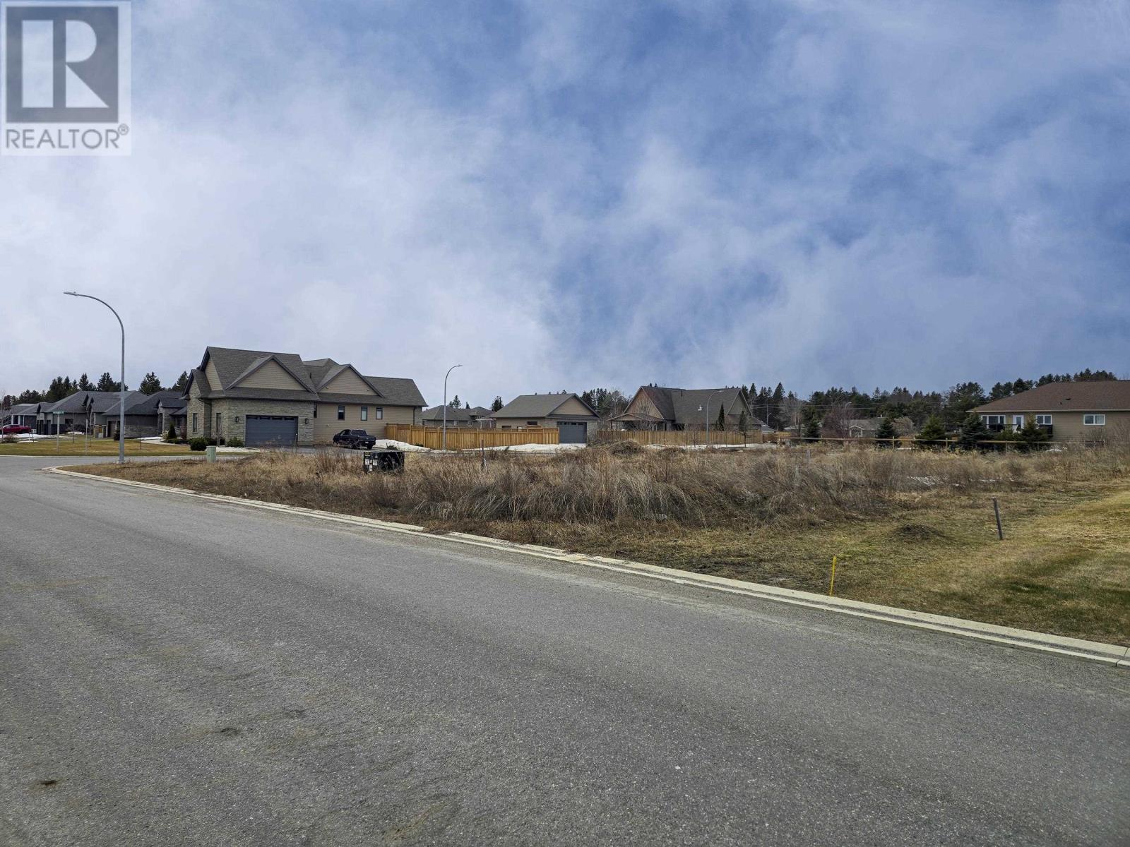 2103 MAGNOLIA DR, THUNDER BAY, Ontario, P7K0J3 — Photo 3