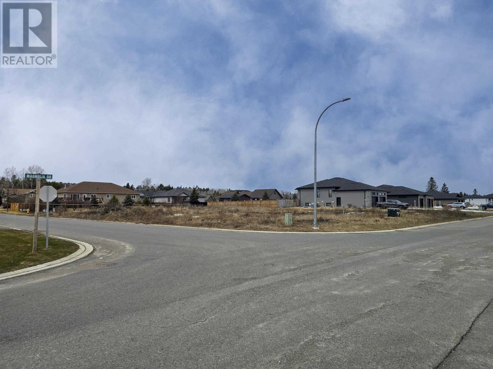 2103 MAGNOLIA DR, THUNDER BAY, Ontario, P7K0J3 — Photo 4