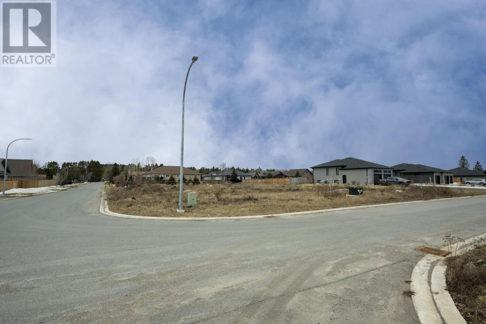 2103 MAGNOLIA DR, THUNDER BAY, Ontario, P7K0J3 — Photo 6