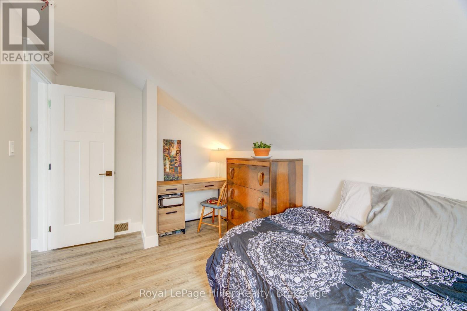 31 NORFOLK STREET - 33