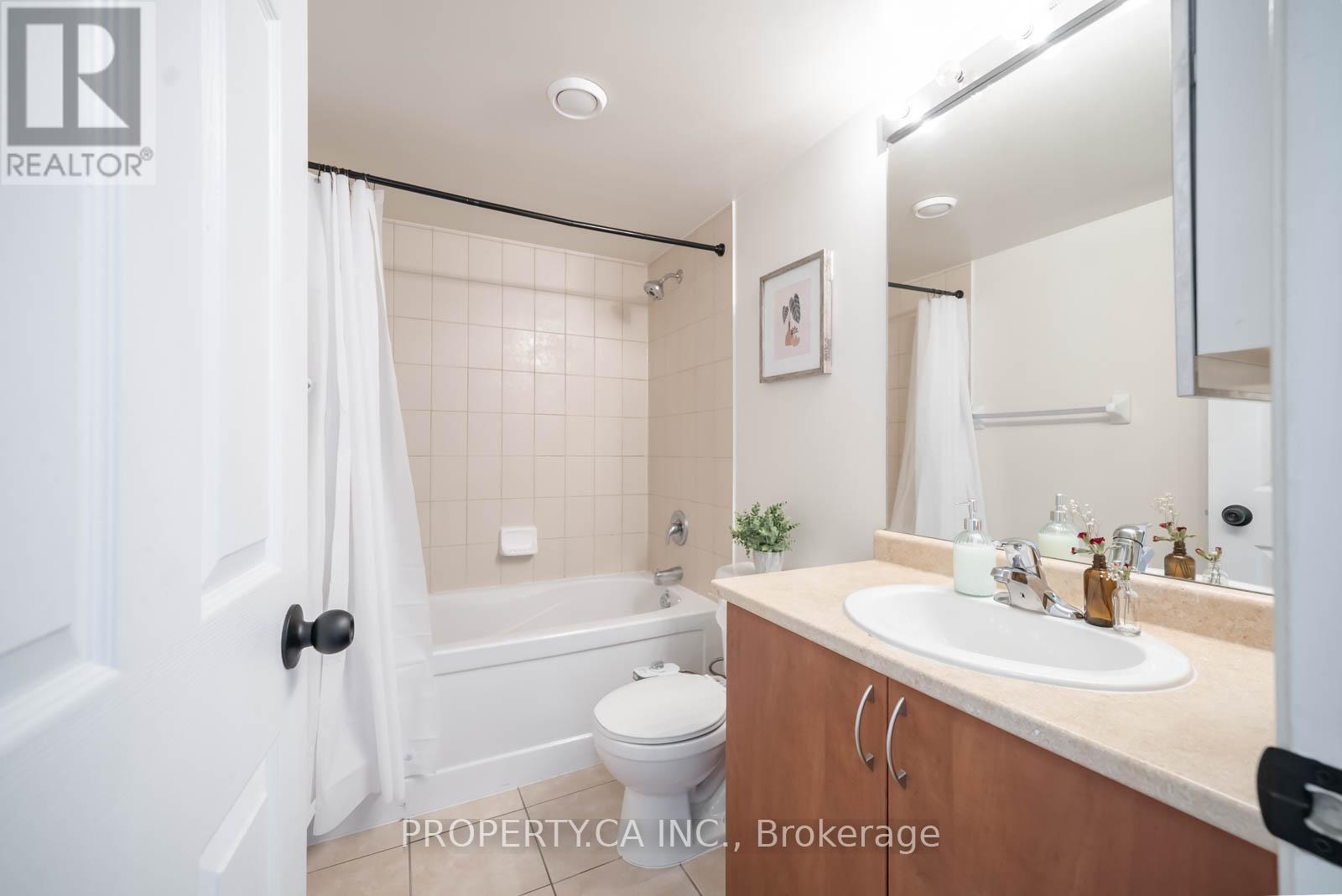 #2003 88 GRANGEWAY AVENUE - 16