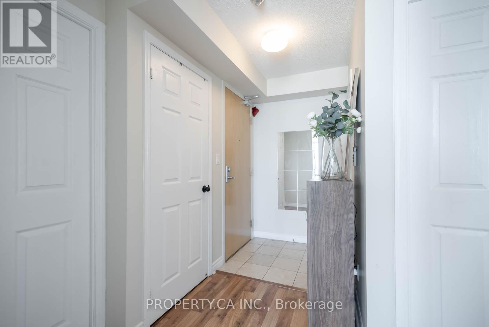 #2003 88 GRANGEWAY AVENUE - 26