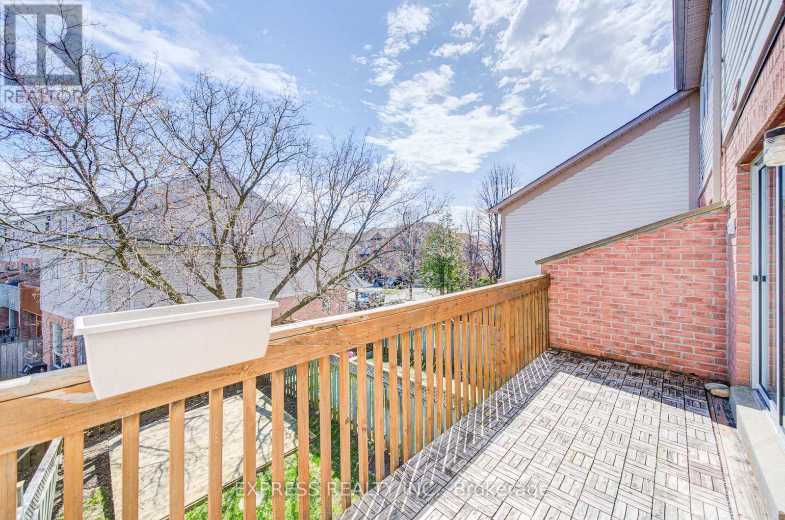 33 SCHOUTEN CRESCENT — photo 24