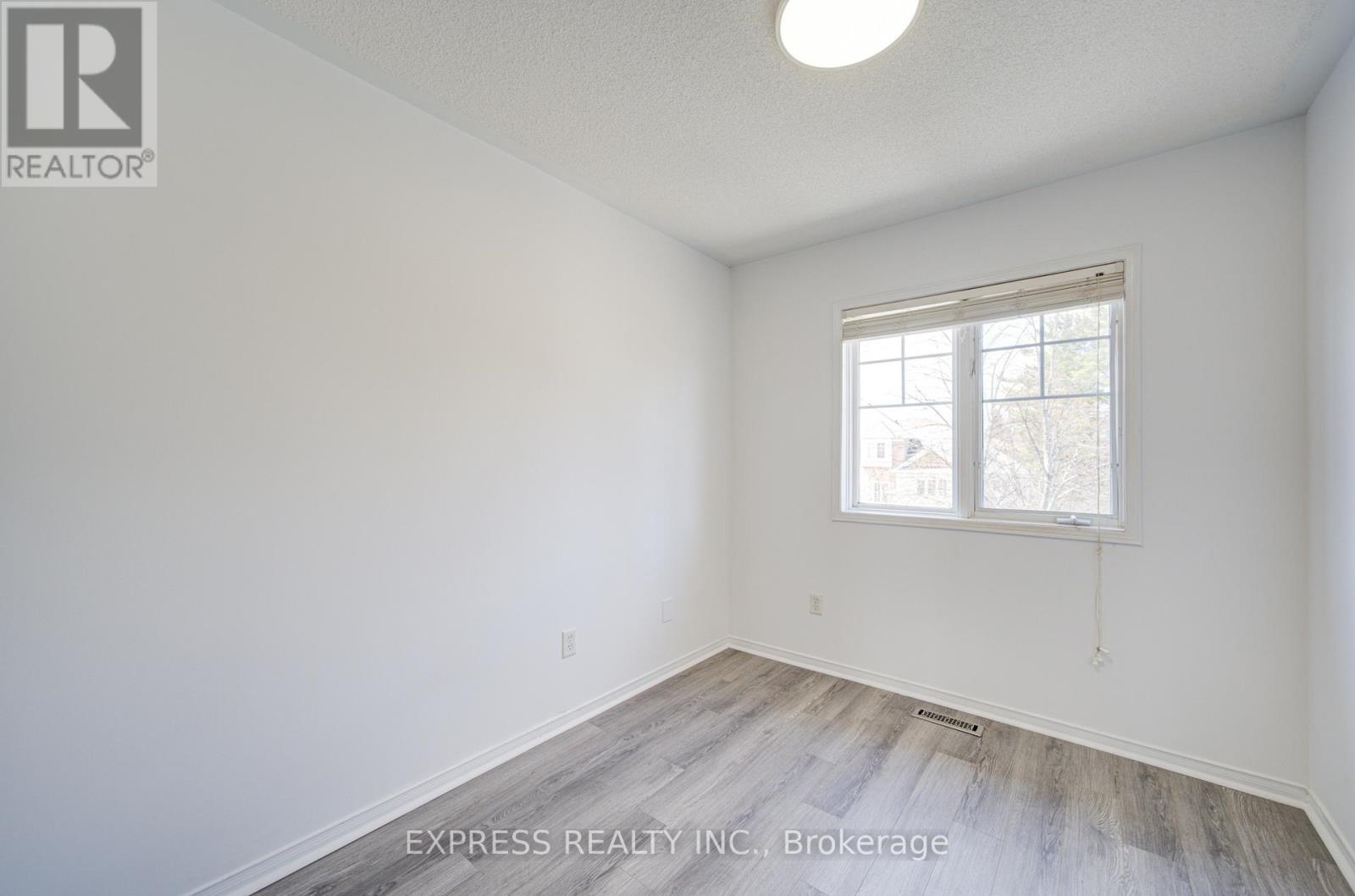 33 SCHOUTEN CRESCENT — photo 26