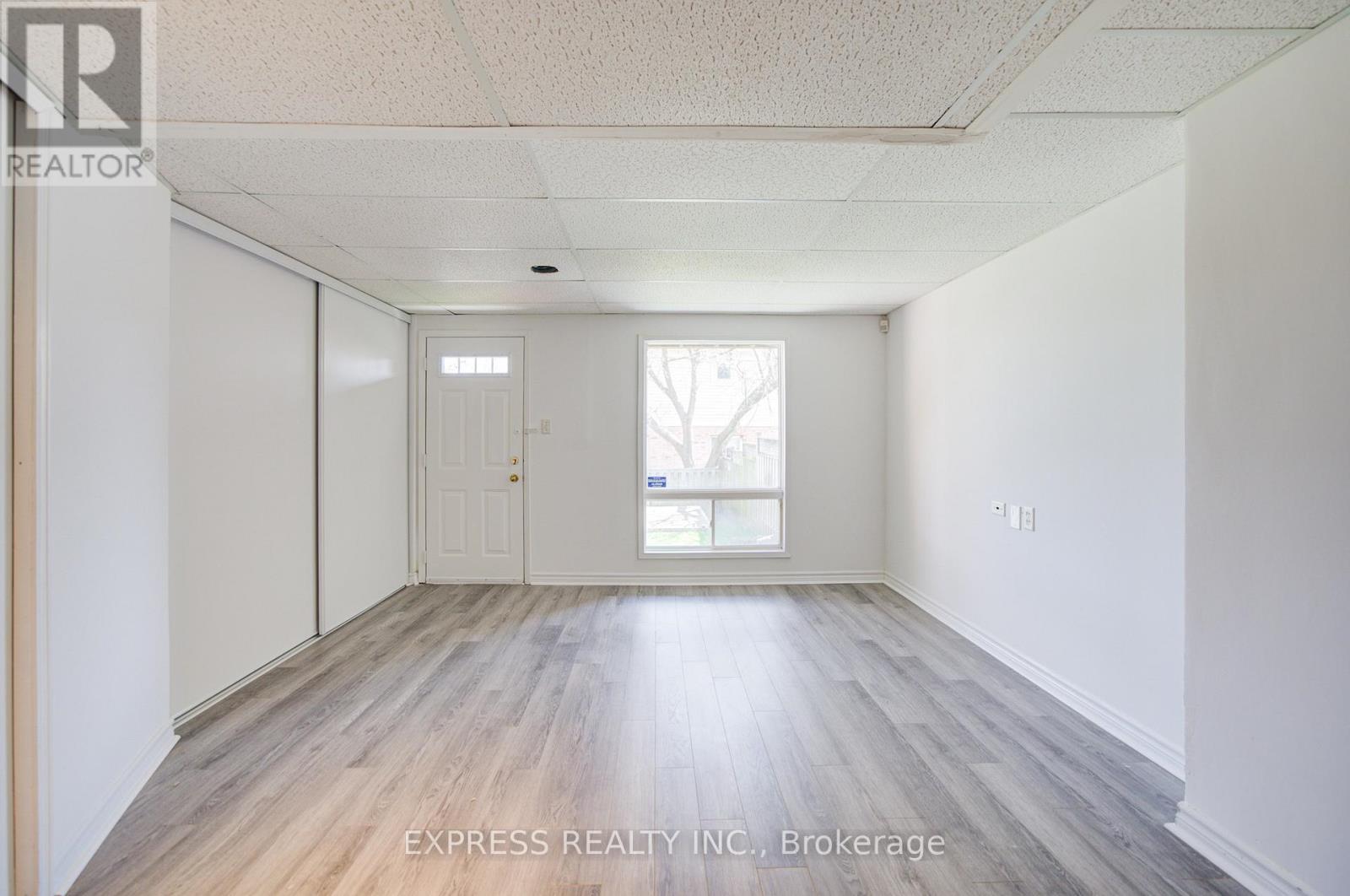 33 SCHOUTEN CRESCENT — photo 39