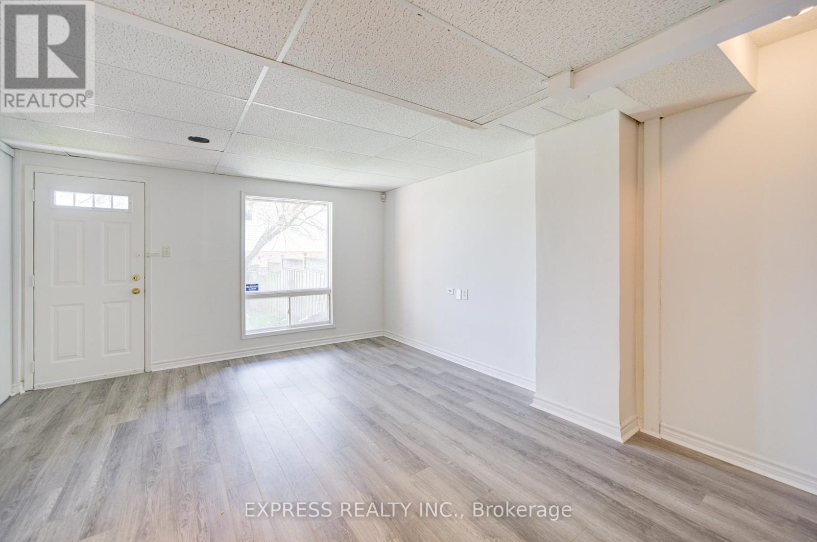 33 SCHOUTEN CRESCENT — photo 41