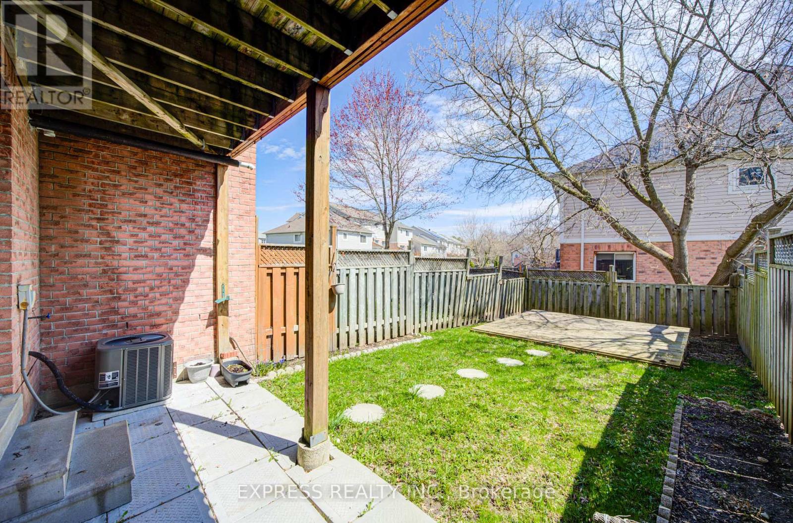 33 SCHOUTEN CRESCENT — photo 45