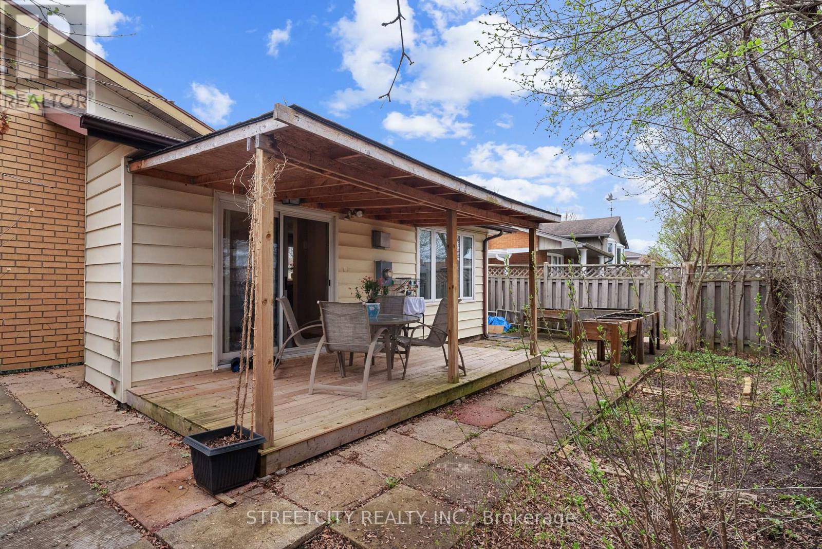 68 DOWNING CRESCENT Property Photo