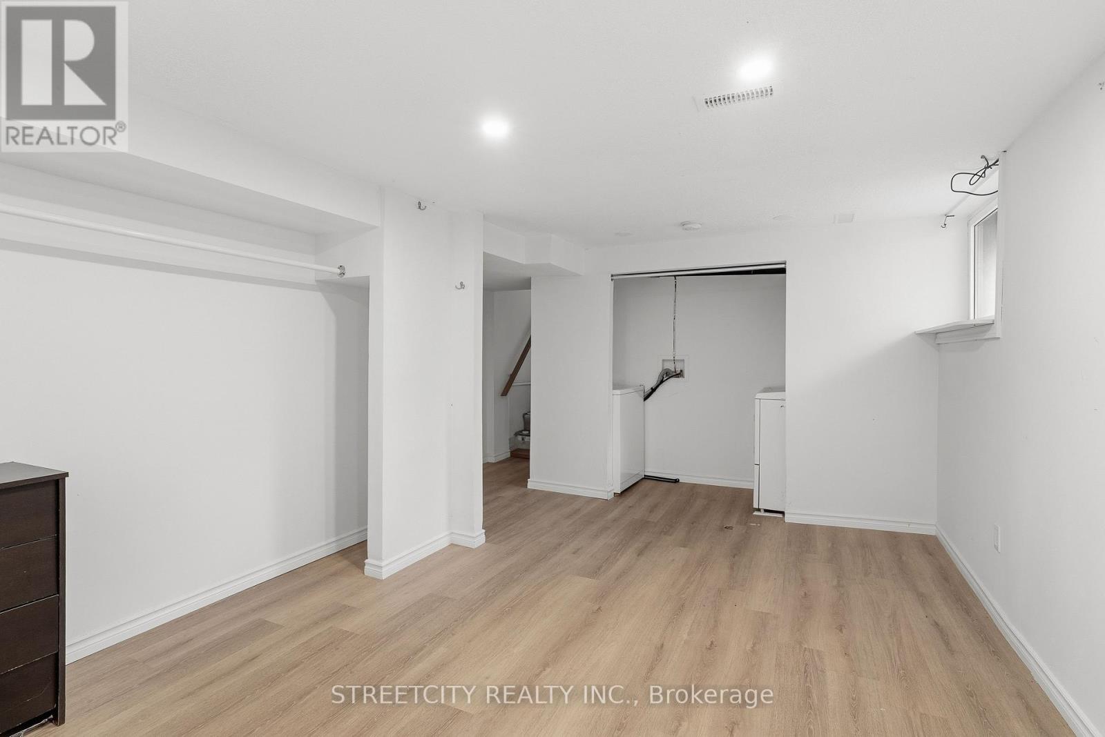 68 DOWNING CRESCENT Property Photo