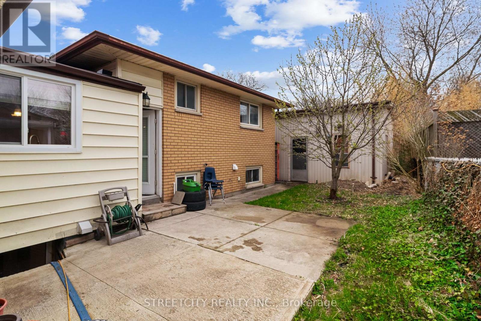 68 DOWNING CRESCENT Property Photo