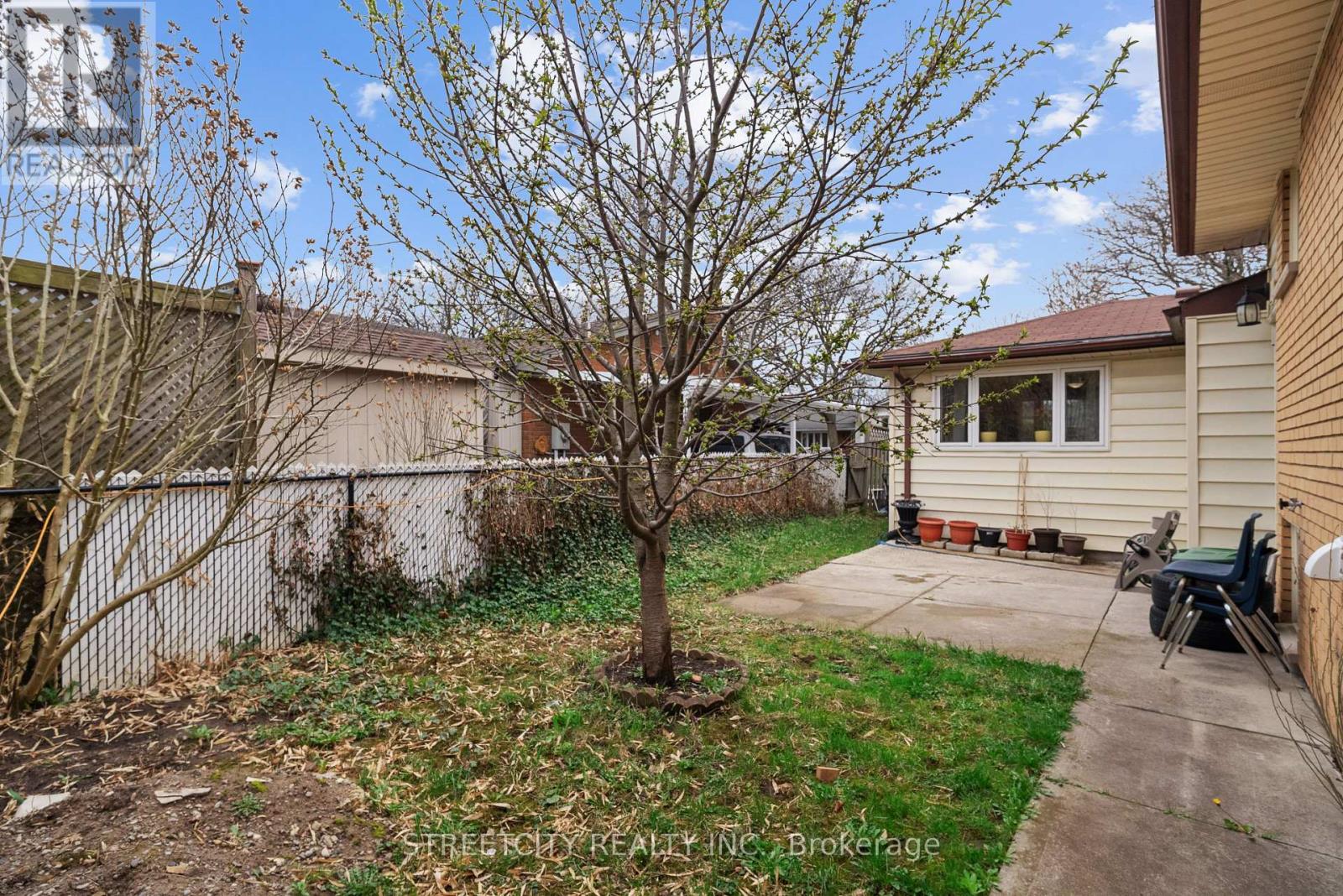 68 DOWNING CRESCENT Property Photo