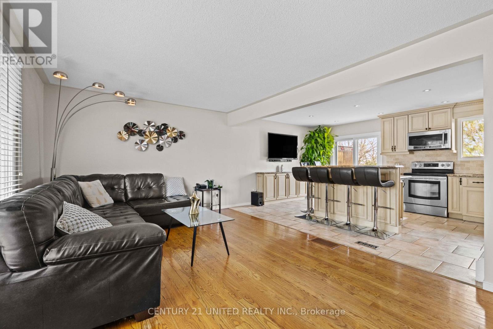 Kitchen & Living Room
