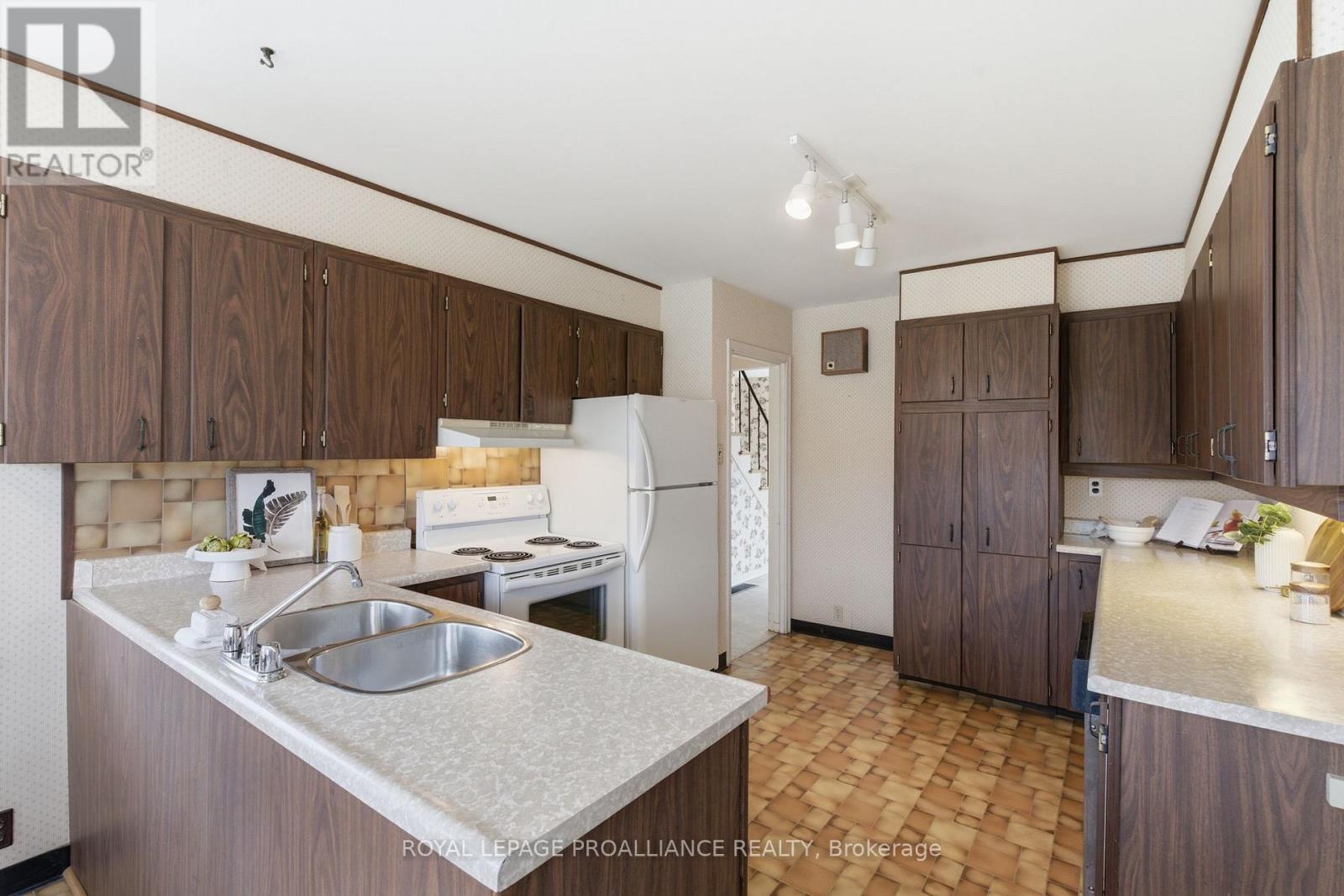 395 HENRY STREET, Cobourg, Ontario, K9A3Z1 — Photo 16