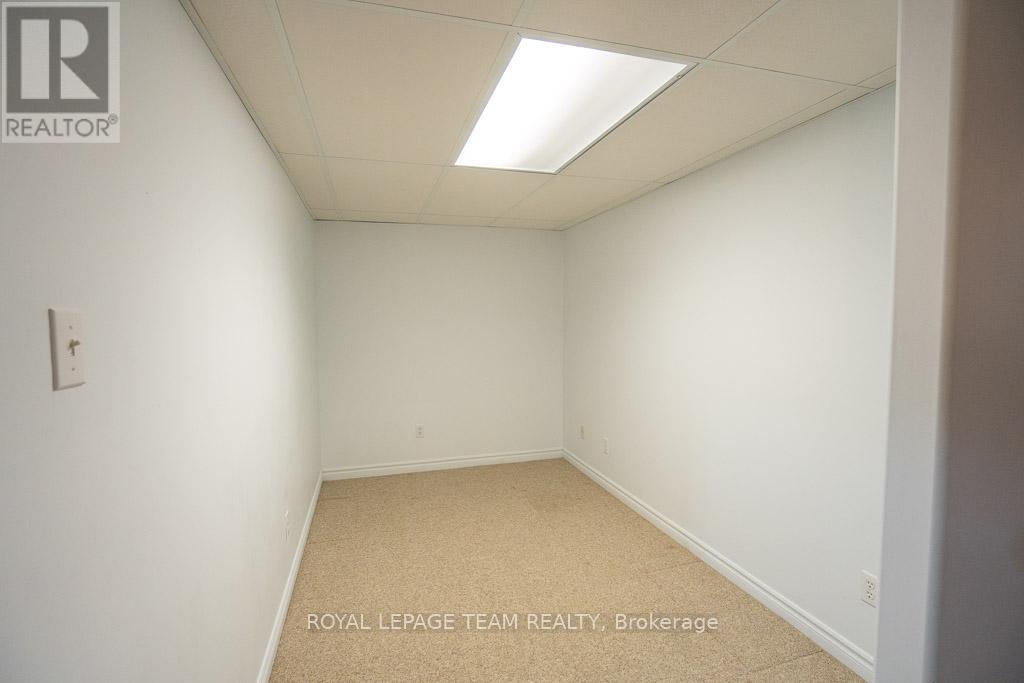 Great space for an office or gym!