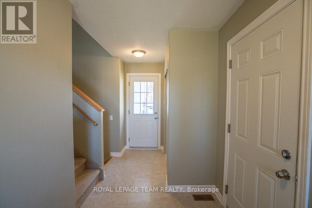 Access to the backyard from the foyer