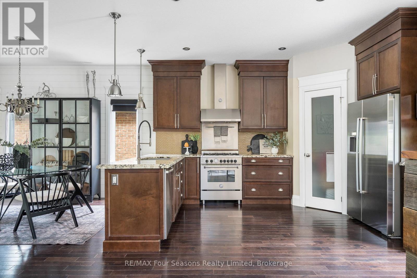 37 CHAMBERLAIN CRESCENT — photo 12