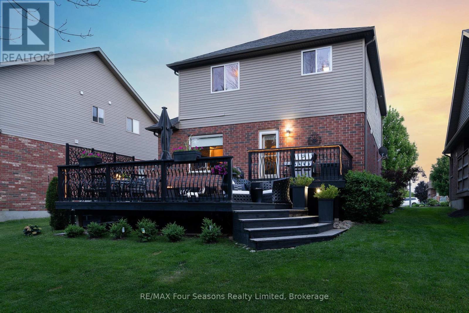 37 CHAMBERLAIN CRESCENT — photo 27