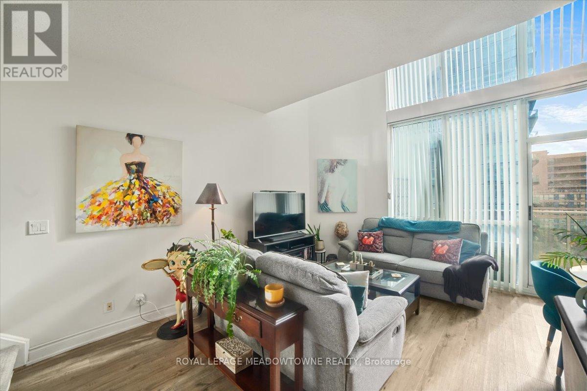 914 - 220 BURNHAMTHORPE ROAD W — photo 18