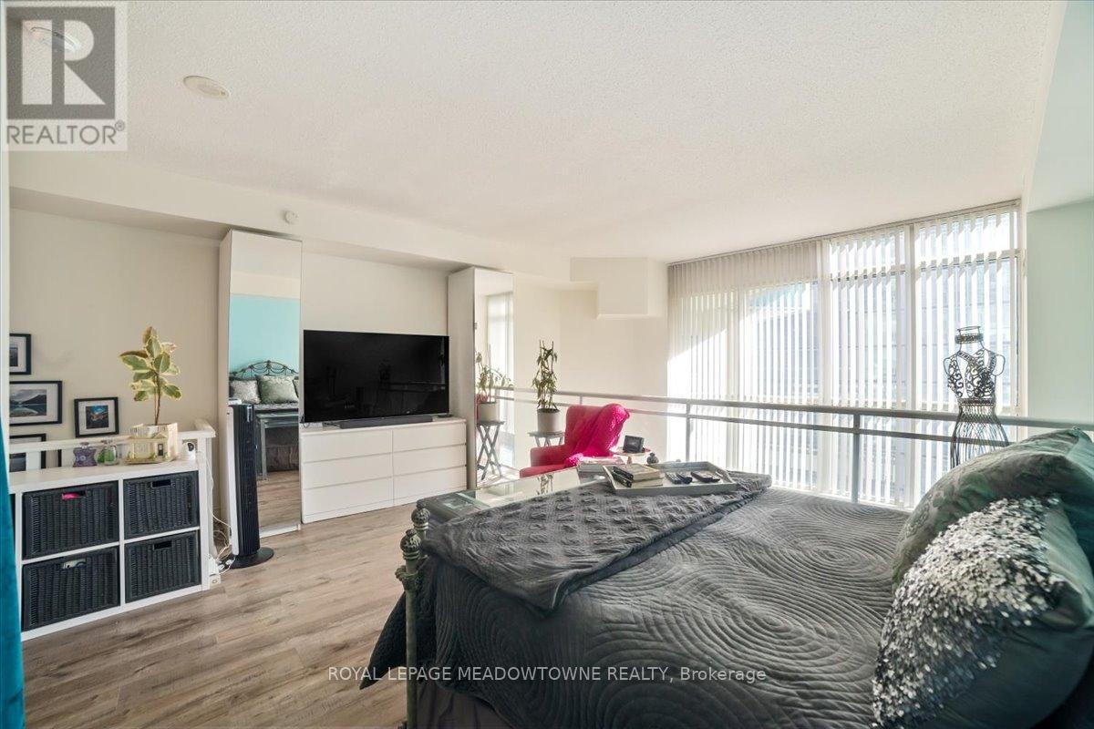 914 - 220 BURNHAMTHORPE ROAD W — photo 23