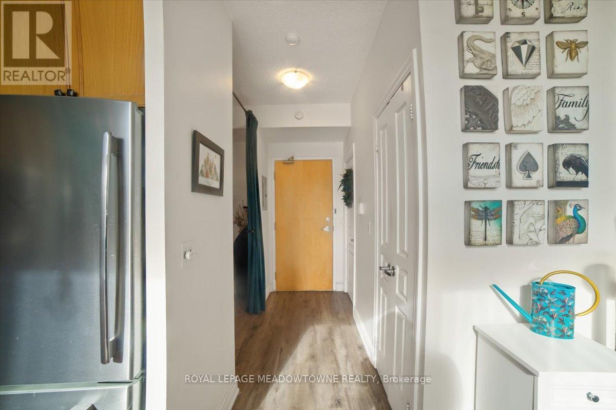 914 - 220 BURNHAMTHORPE ROAD W — photo 5