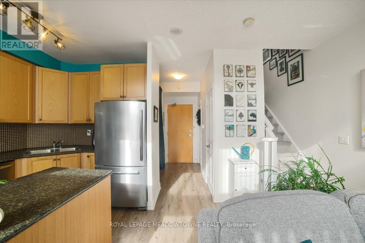 914 - 220 BURNHAMTHORPE ROAD W — photo 9