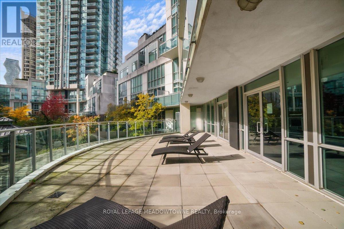 914 - 220 BURNHAMTHORPE ROAD W — photo 34