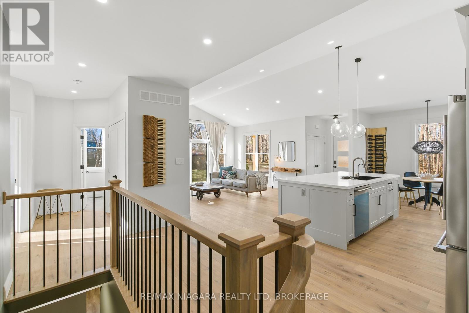 CUSTOM WOOD RAILING