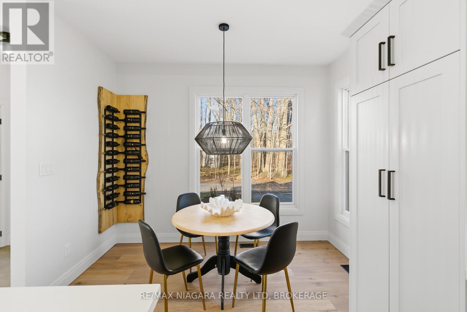 CUSTOM WINE RACK STAYS INDINING ROOM