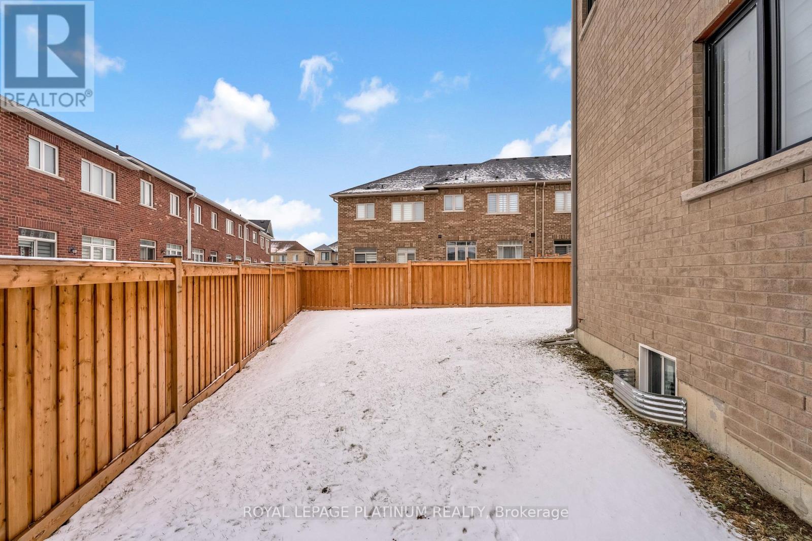 49 WESTLAKE CRESCENT — photo 39