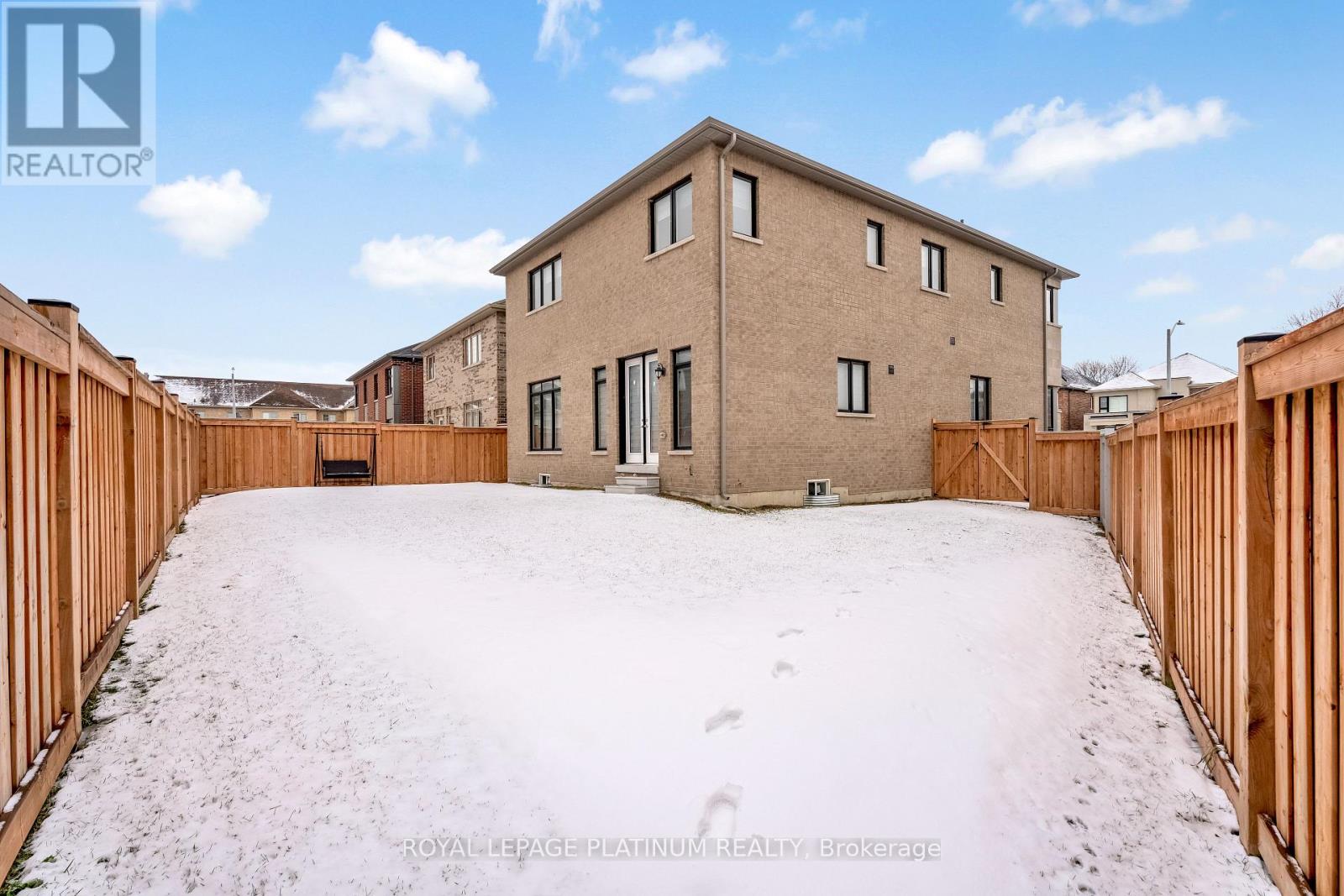49 WESTLAKE CRESCENT — photo 40