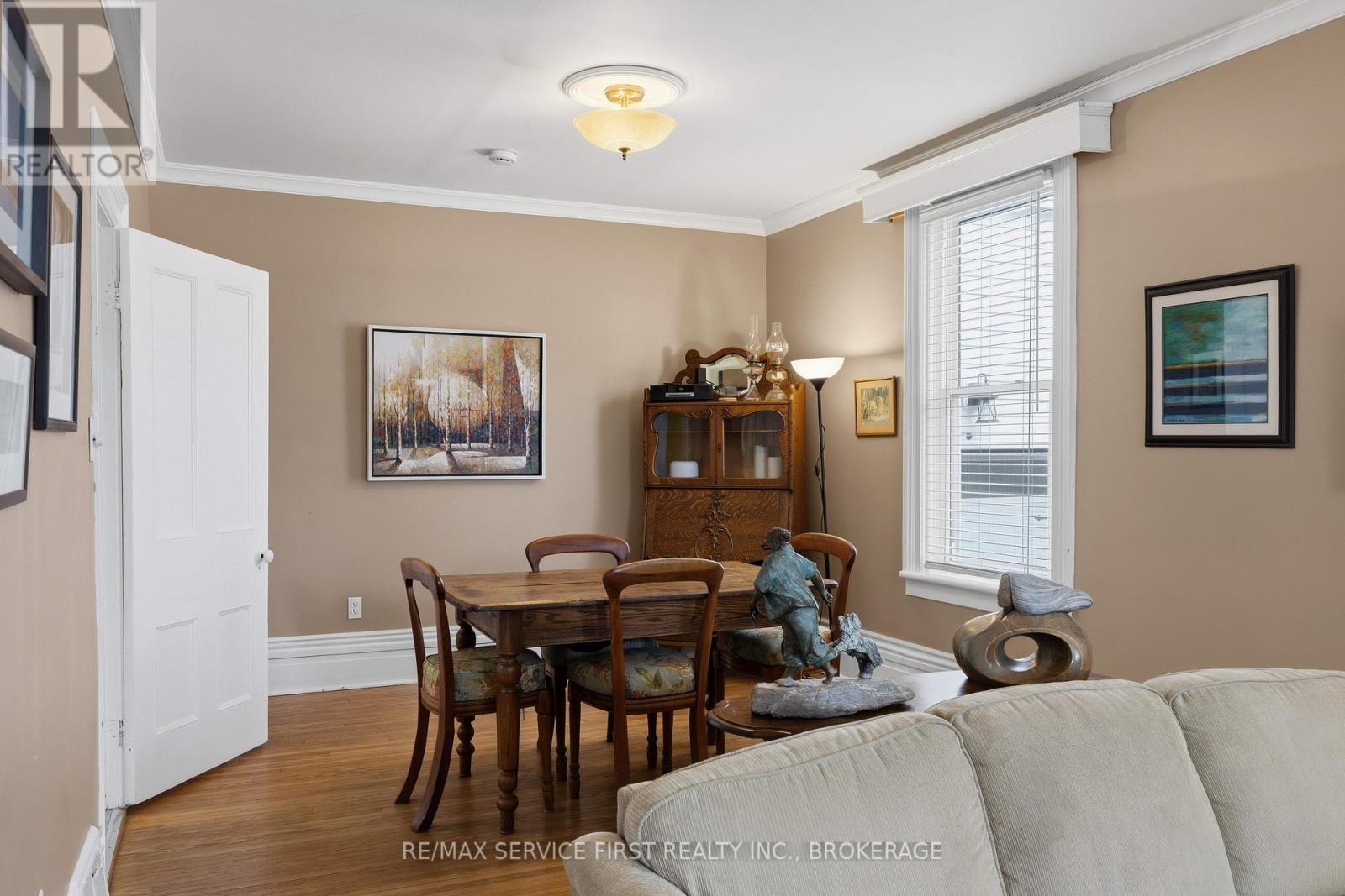 15 GRAHAM STREET E - 13