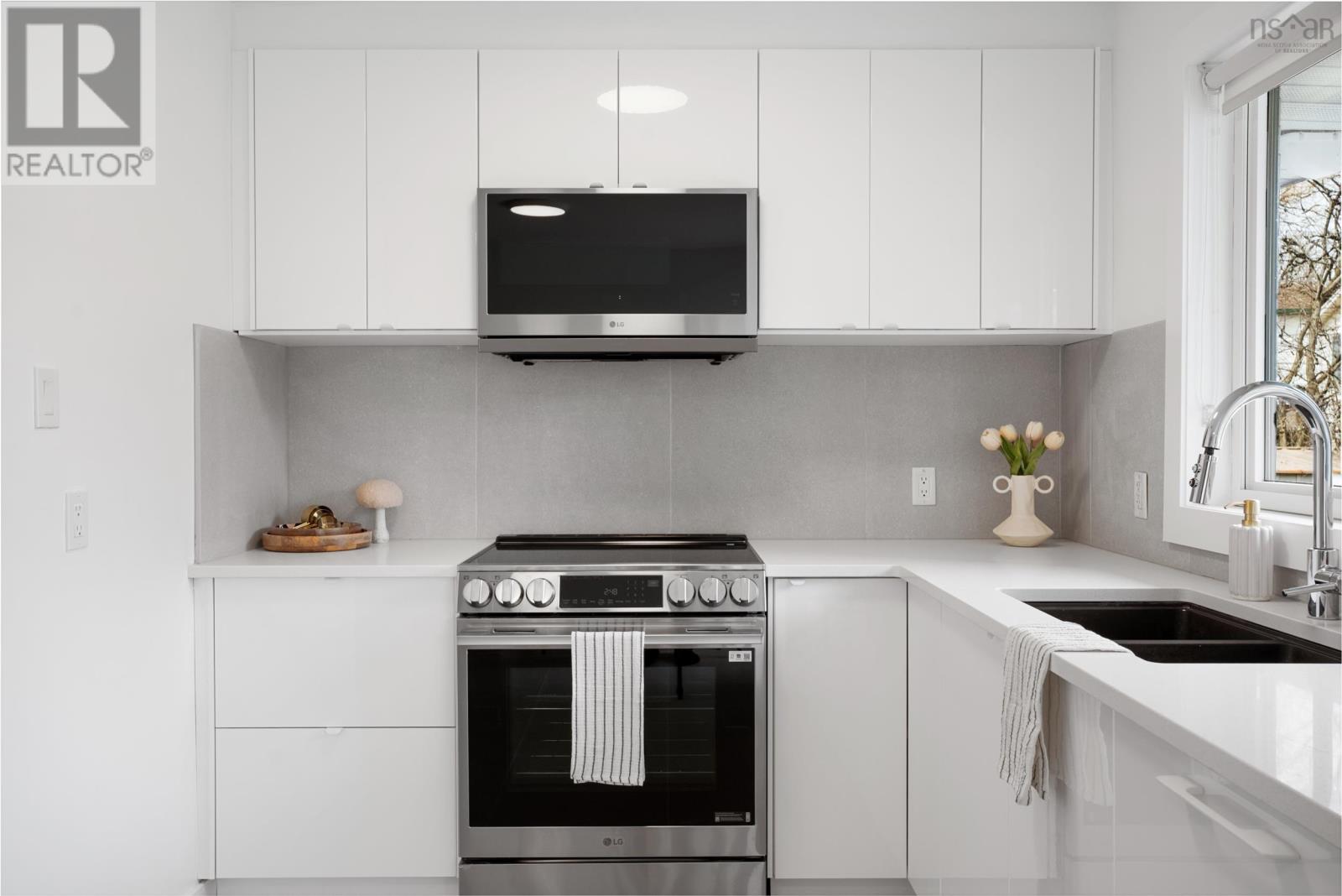 Property 19 of 49 of 105 Woodlawn Road